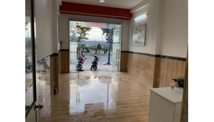 Quận Tân Bình ! CHO THUÊ MB KINH DOANH ĐẸP LẮM, Vị Trí kinh doanh sầm uất, Tel : 0394702847 ( chính chủ )